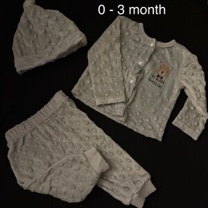 Adorable Baby Outfit Set with Bear Design